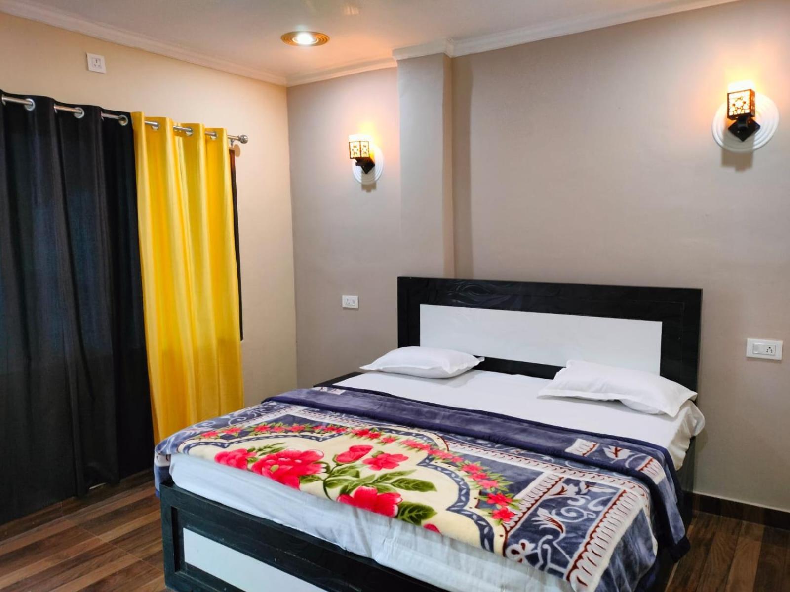 ורנאסי Mohit Paying Guest House מראה חיצוני תמונה
