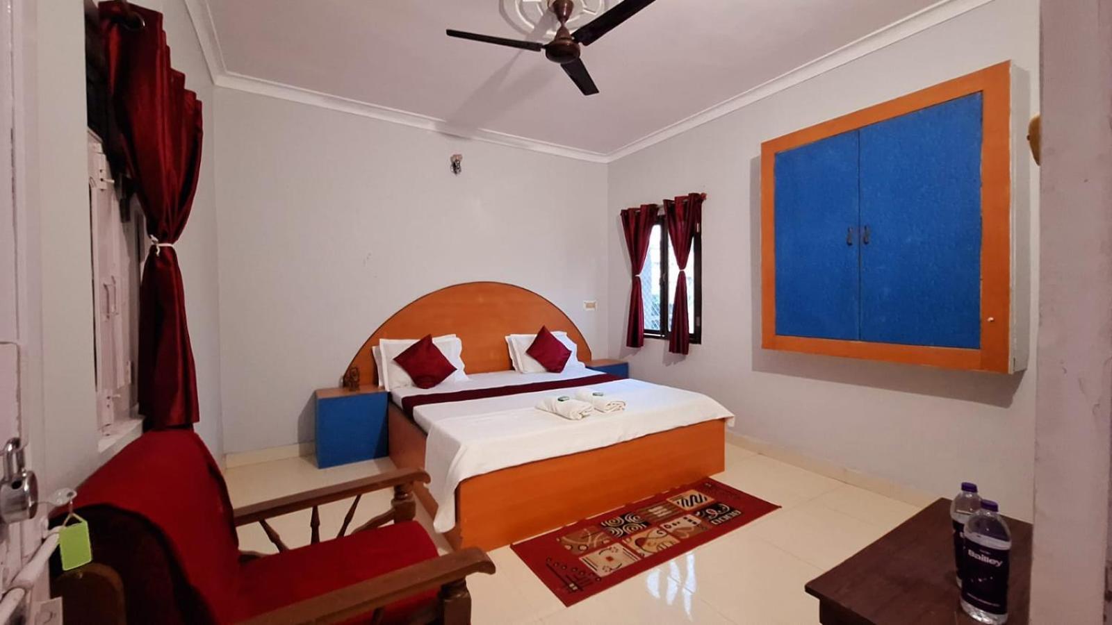 ורנאסי Mohit Paying Guest House מראה חיצוני תמונה