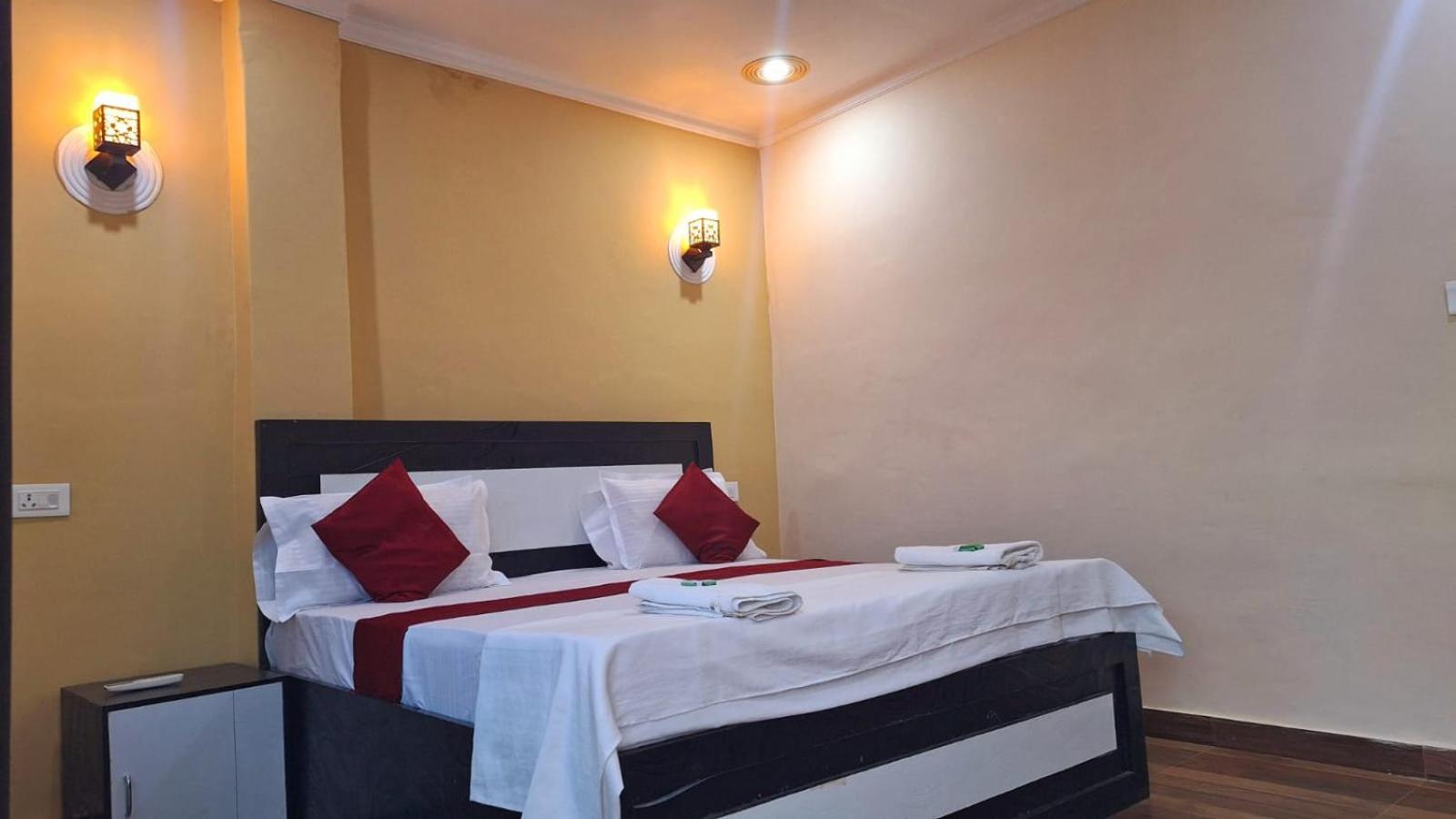 ורנאסי Mohit Paying Guest House מראה חיצוני תמונה