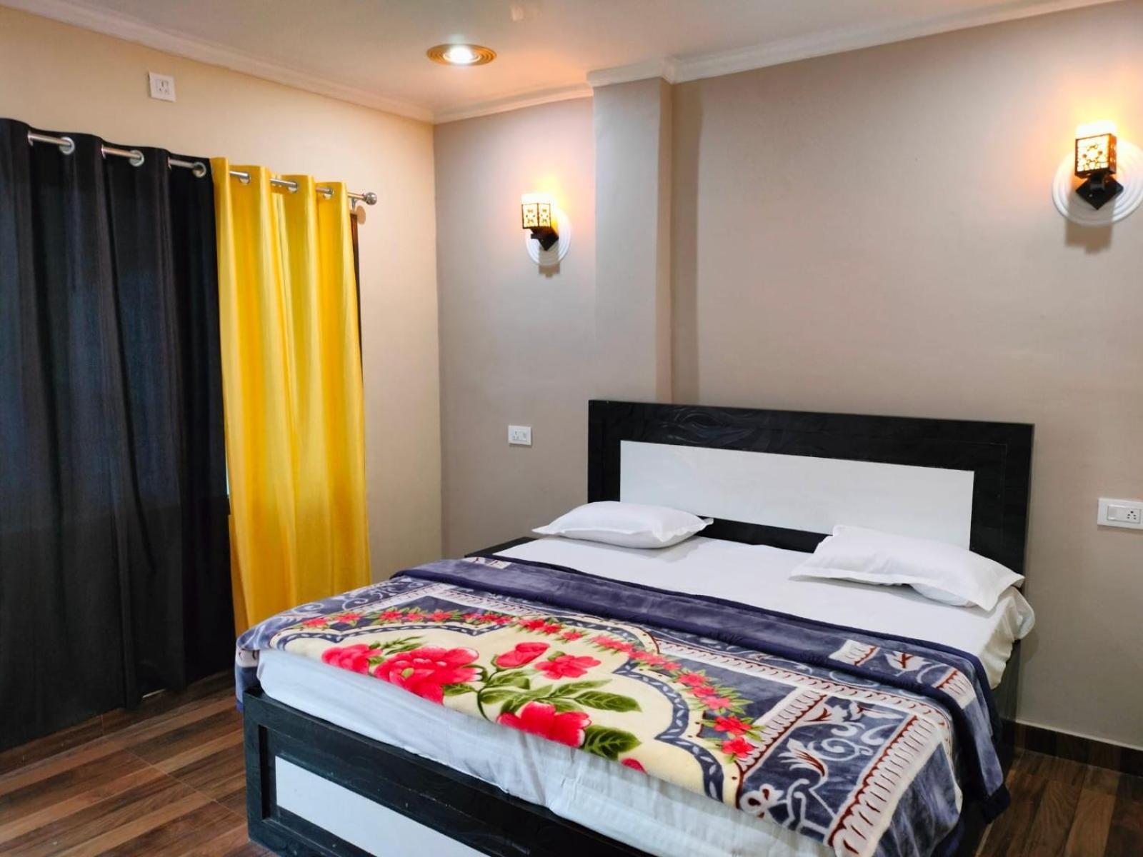 ורנאסי Mohit Paying Guest House מראה חיצוני תמונה