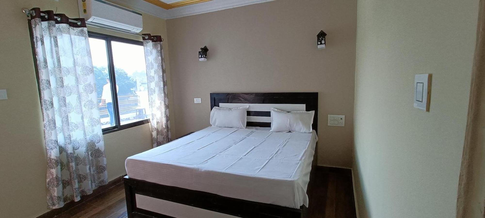 ורנאסי Mohit Paying Guest House מראה חיצוני תמונה