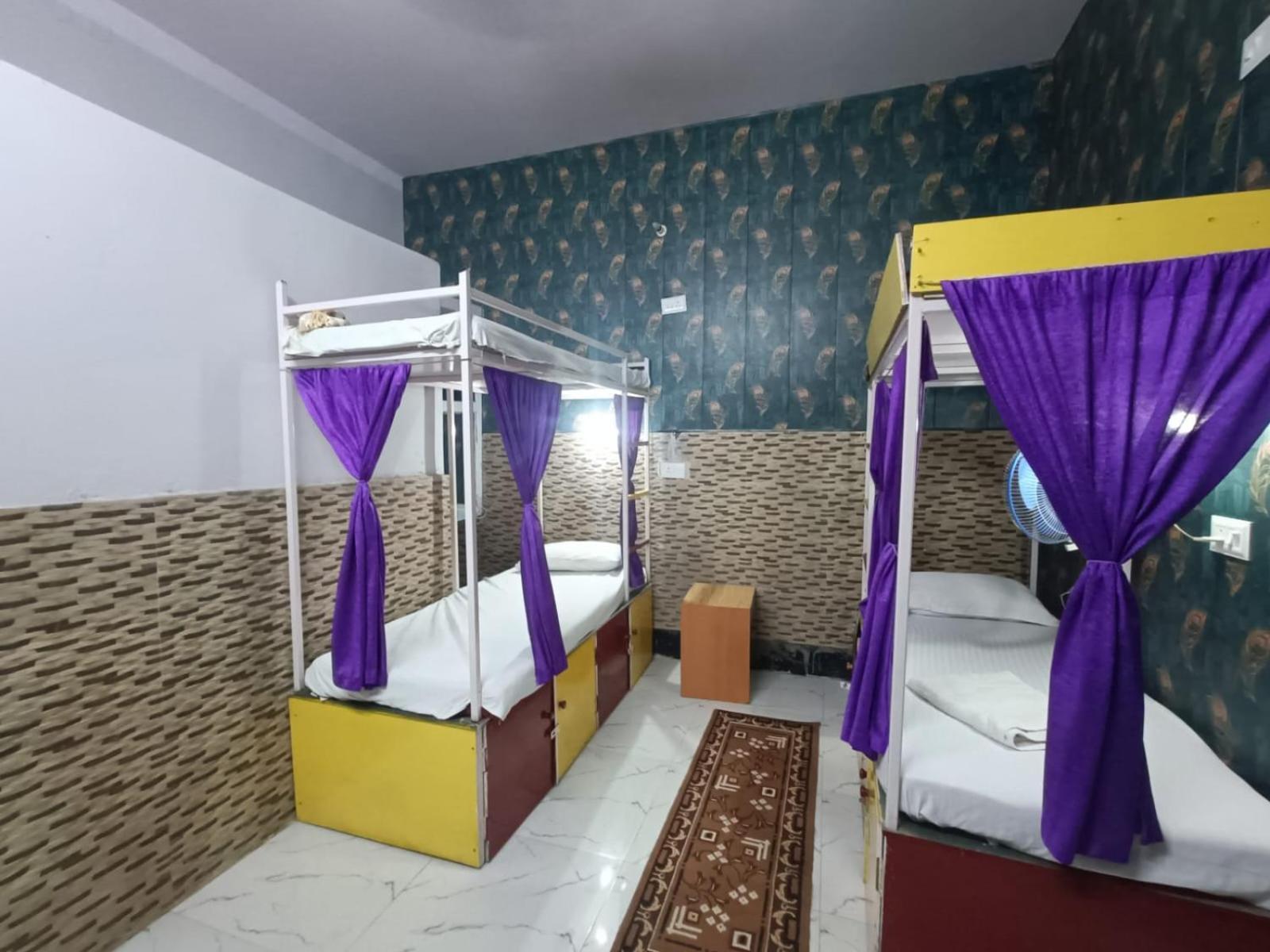 ורנאסי Mohit Paying Guest House מראה חיצוני תמונה