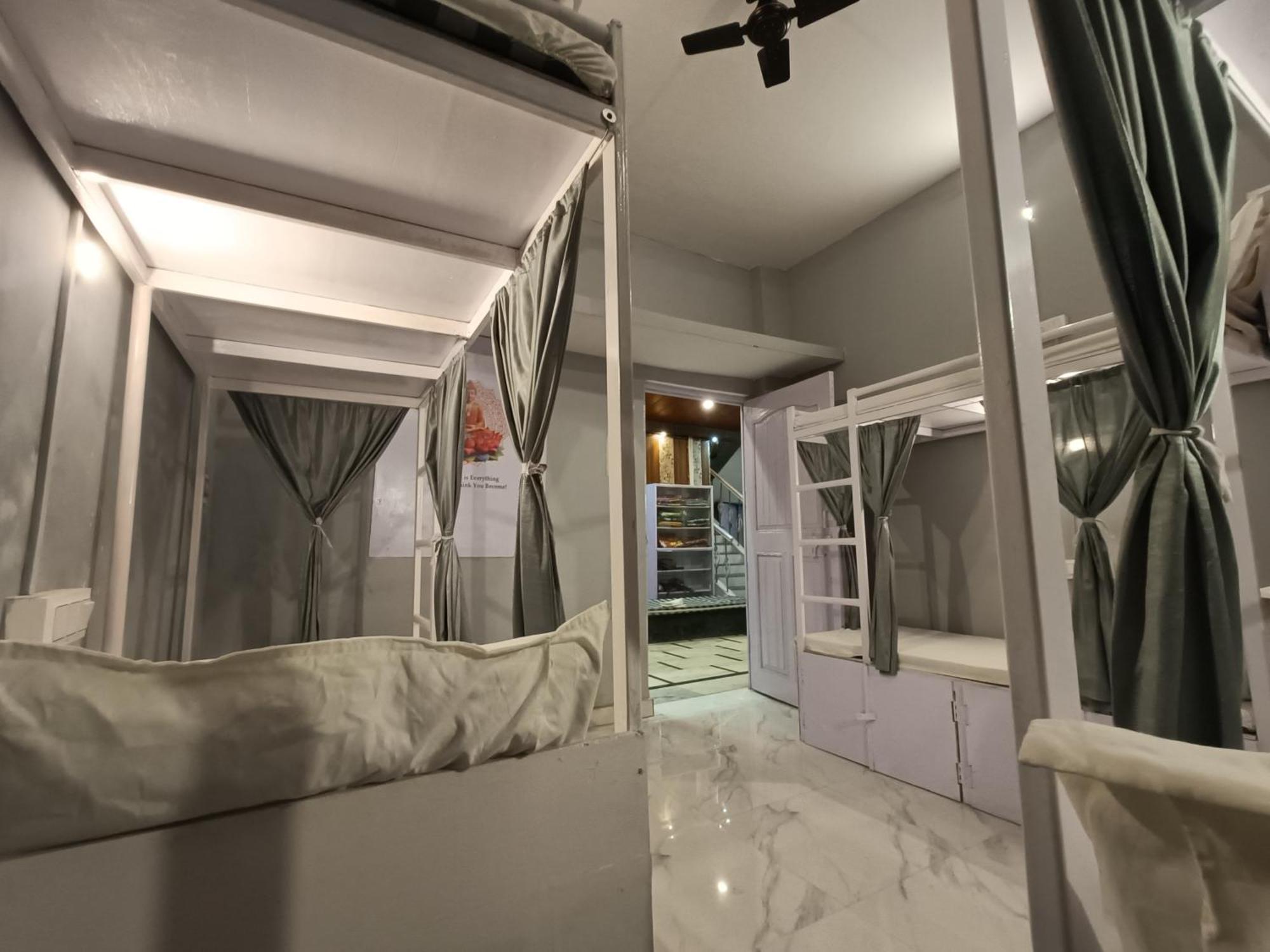 ורנאסי Mohit Paying Guest House מראה חיצוני תמונה